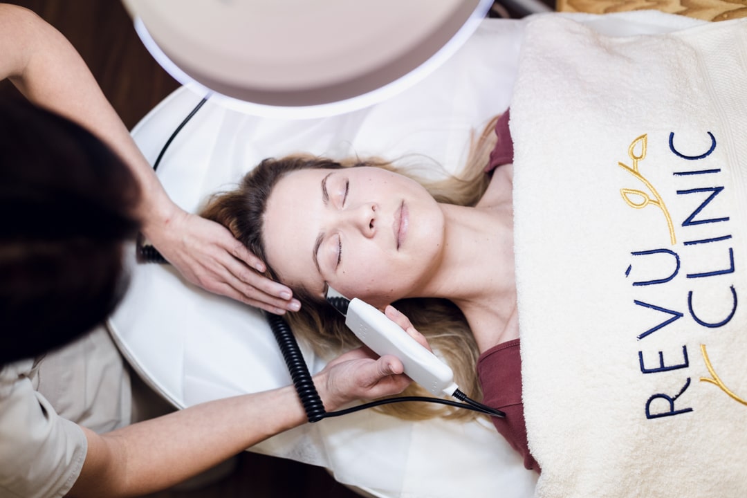 REVU CLINIC veido valymas REVU CLINIC veido valymas